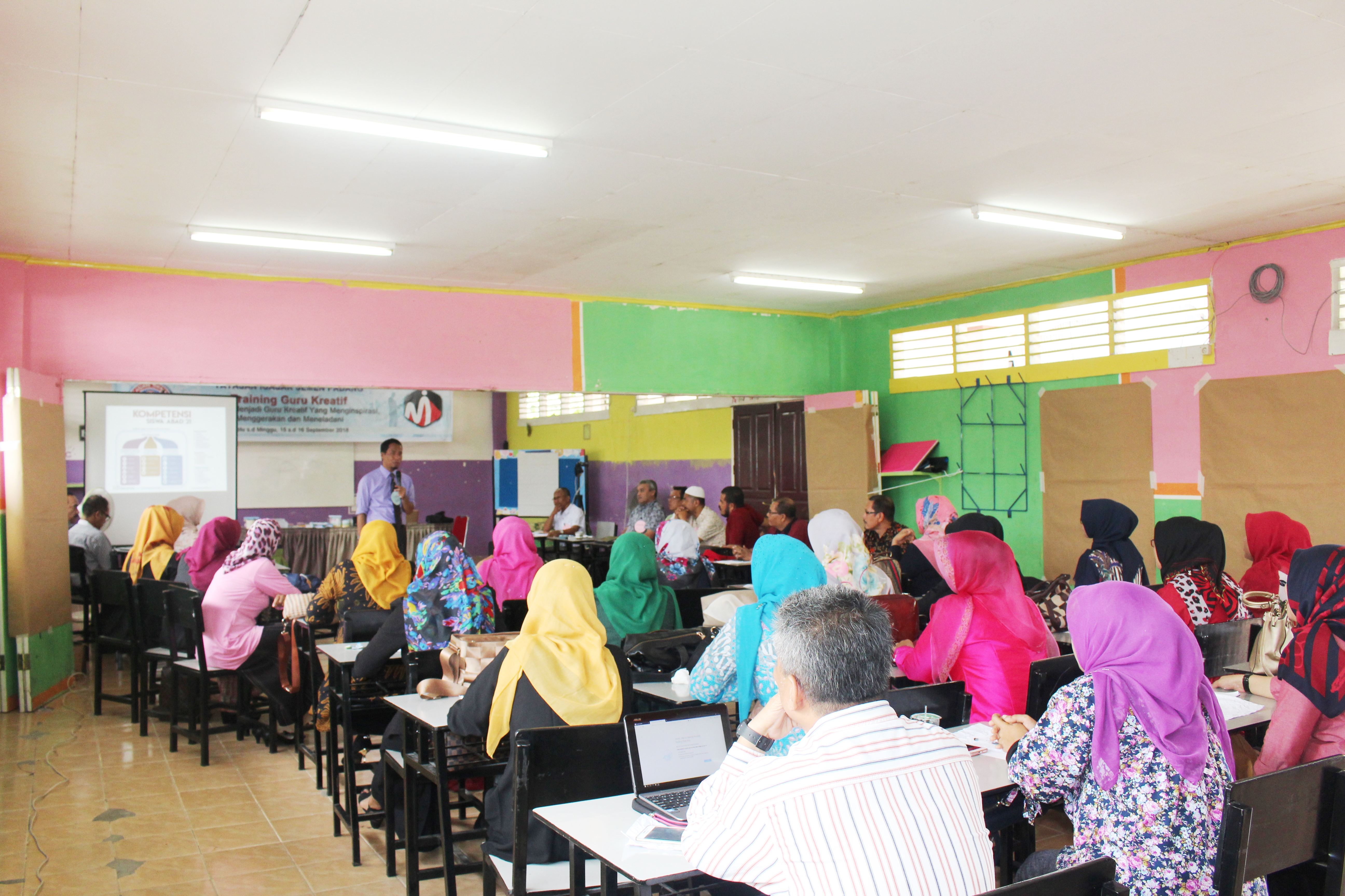 Motivasi Guru Kreatif SMA Semen Padang 7
