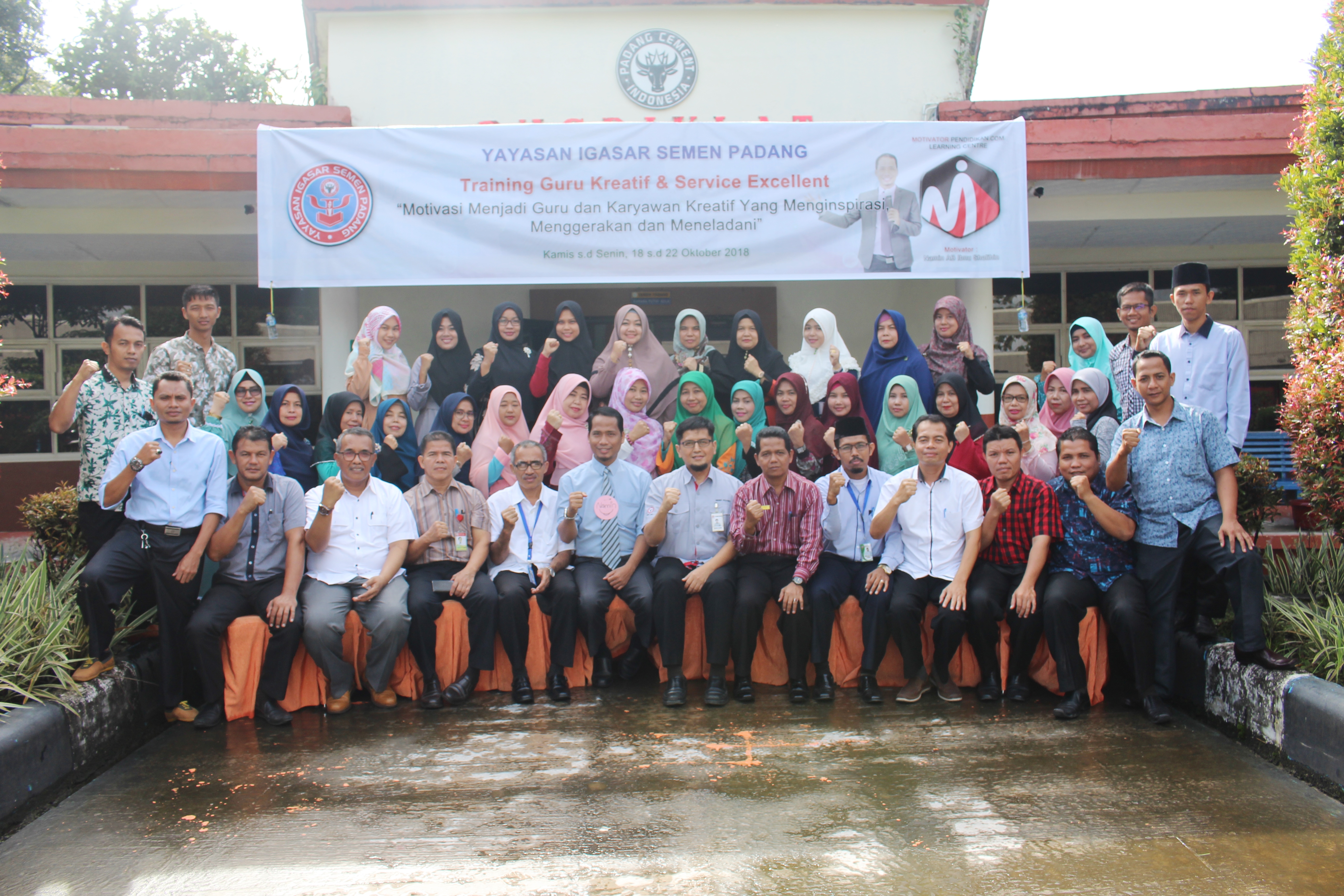 Foto Guru SMP dan SMK Semen Padang 1